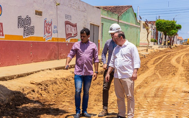 Pavimentação asfáltica avança no Bonsucesso e Macambira em Arapiraca