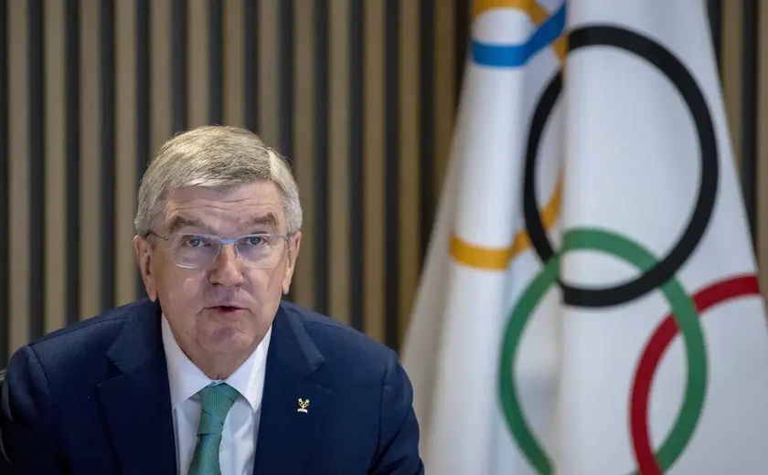 Presidente do COI diz confiar na Wada em caso de doping de nadadores chineses