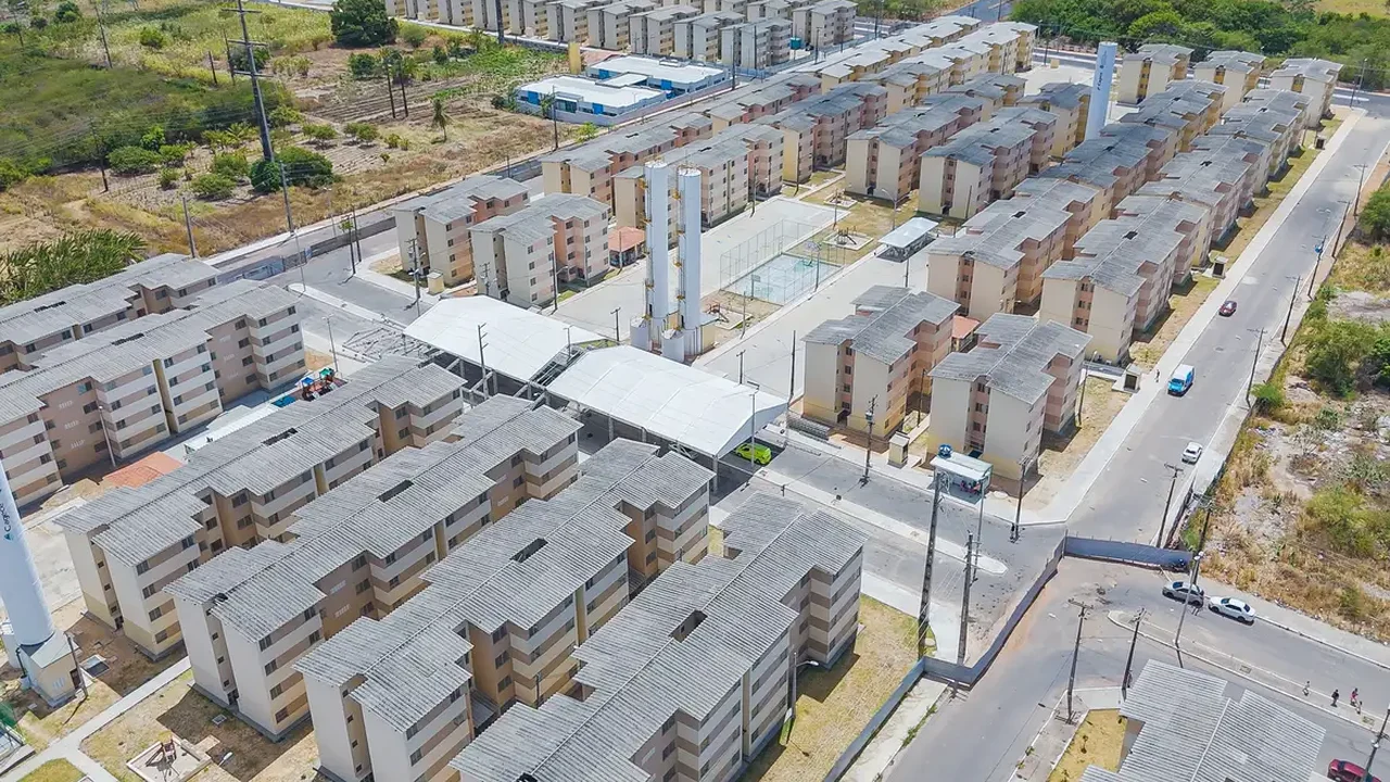 Taipas e tapumes: a população sem acesso à moradia regular