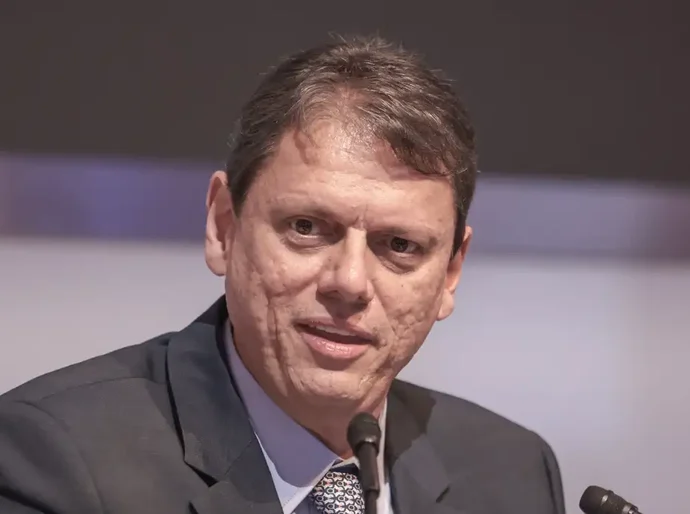 Moraes autoriza Tarcísio a visitar Bolsonaro na prisão na quinta-feira, 22