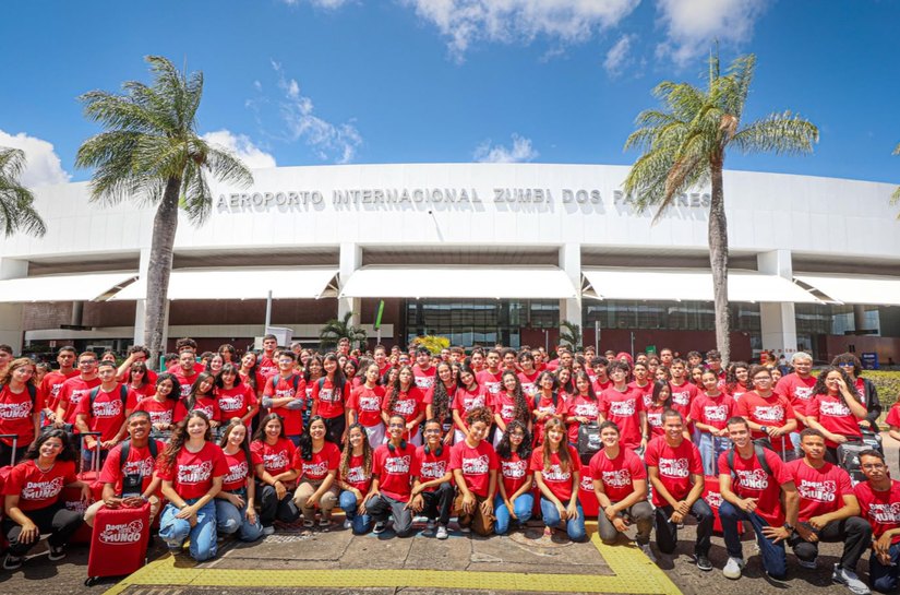 Alagoas embarca 100 alunos da rede pública para intercâmbio de imersão na Inglaterra