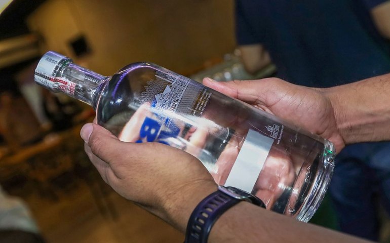 Suspeito de aplicar golpe 'Boa noite, Cinderela' em canadense é preso