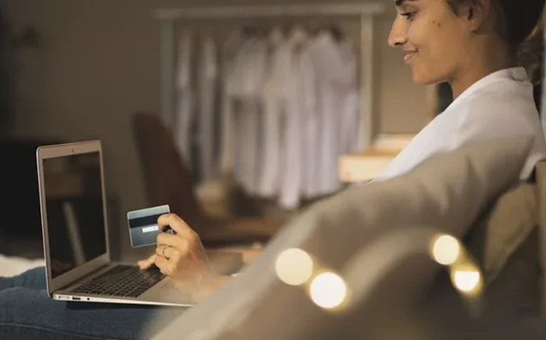 Frete alto e medo de golpe lideram desistências; atendimento falho pesa para 21%