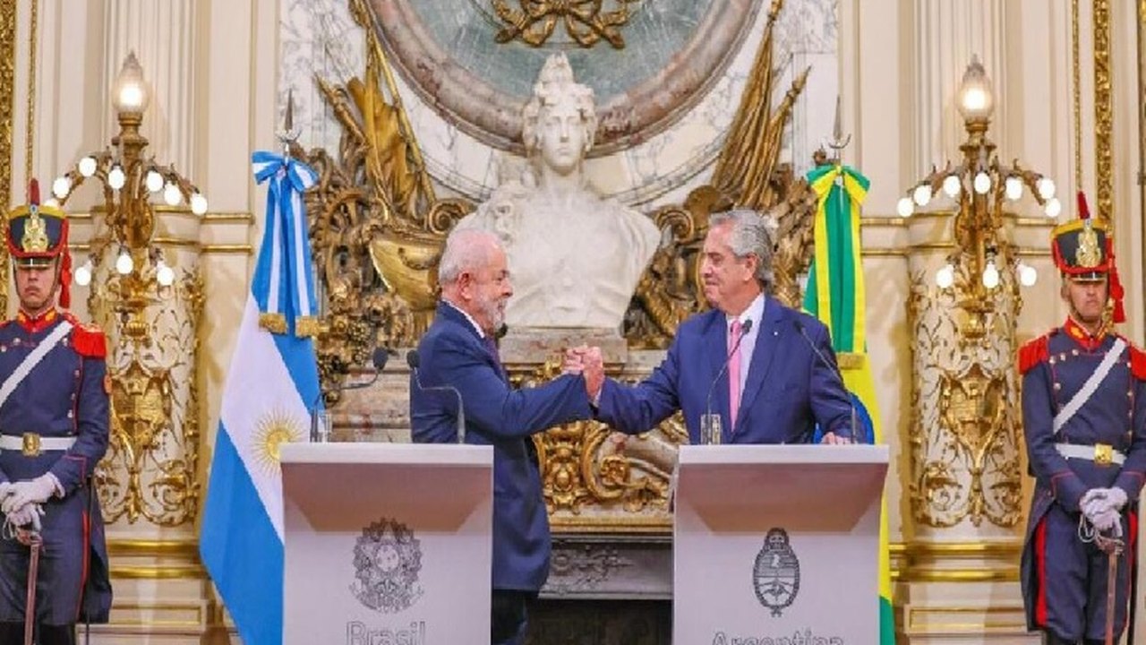 Lula pede desculpas ao povo argentino por ‘grosserias’ de Bolsonaro