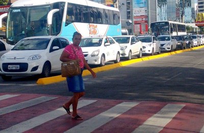 SMTT instala prismas para melhorar trânsito na parte baixa