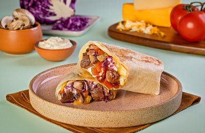 Aussie Chicken & More estreia na categoria de wraps e leva seu DNA Sweet & Spicy para um novo formato