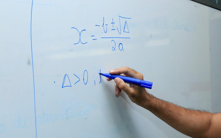  Governador Paulo Dantas anuncia pagamento de janeiro dos servidores contratados  da Educação 