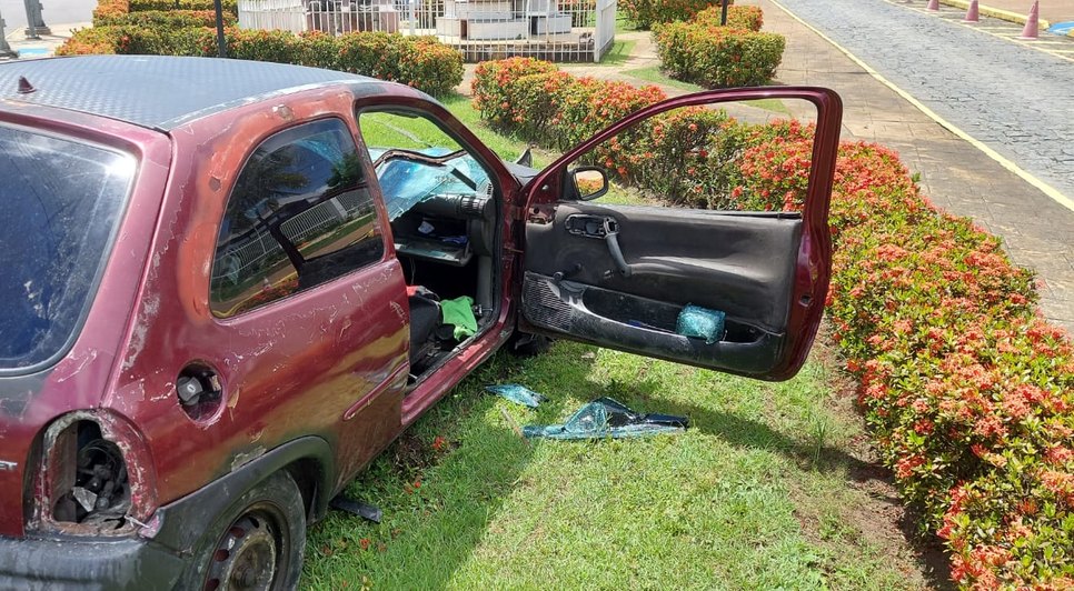 Suspeitos de furtar peça automotiva são perseguidos pela vítima e sofrem acidente em Aracaju / Foto: Foto: Guarda Municipal de Aracaju