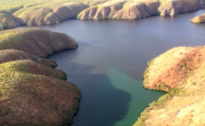 Naufrágio deixa quatro pessoas resgatadas no Rio São Francisco, em Penedo