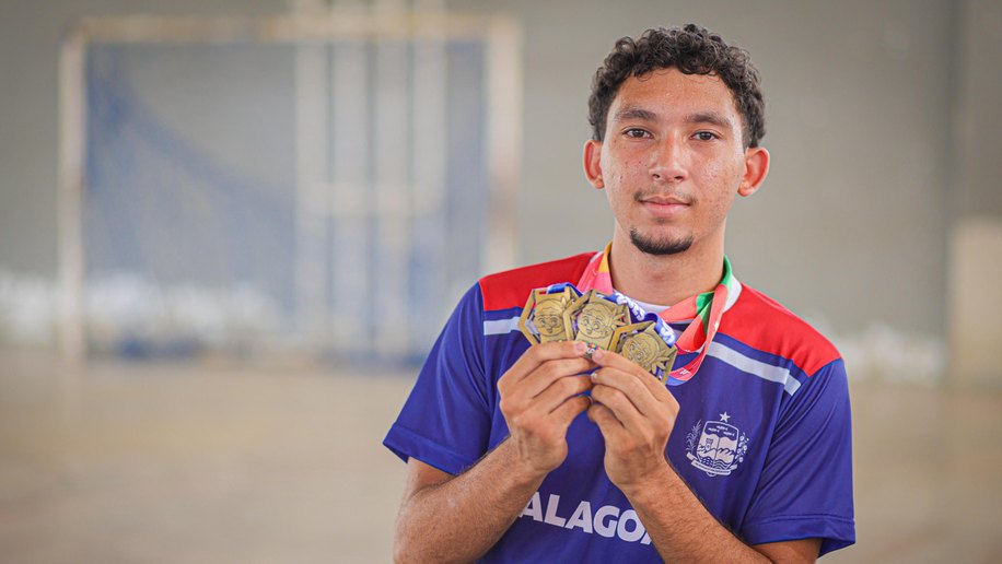 Estudante da Rede Estadual é recordista brasileiro em estreia nas paralimpíadas escolares
