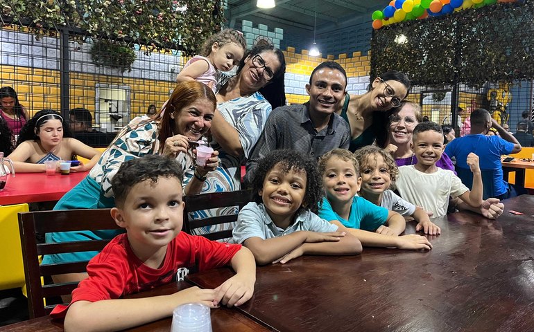 Em ação voluntária, servidor público leva diversão e alegria para crianças de CMEI no Antares