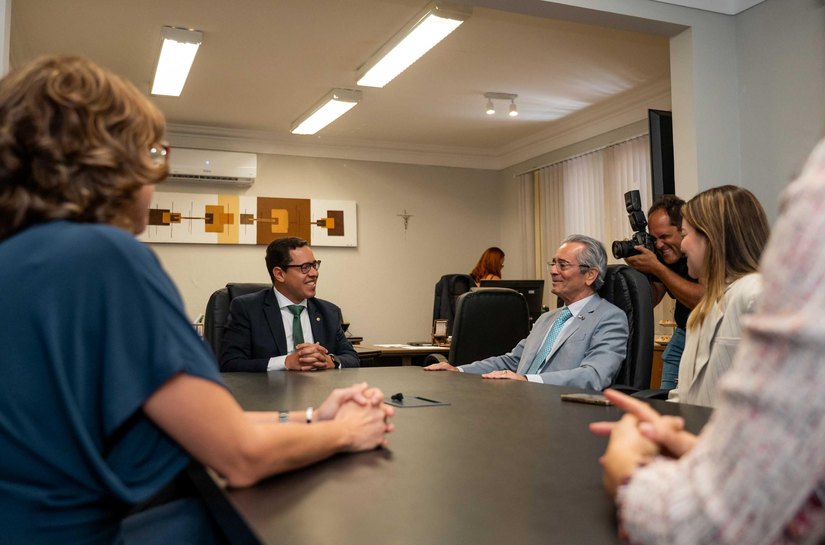 Fábio Bittencourt visita Defensoria Pública e destaca diálogo permanente entre os Poderes