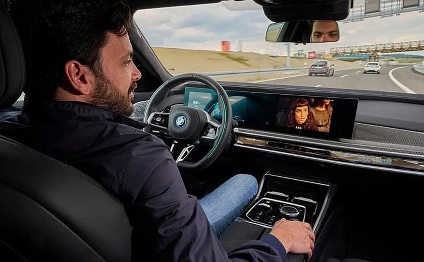 Novo sistema de carro permitem motoristas assistirem Netflix no volante