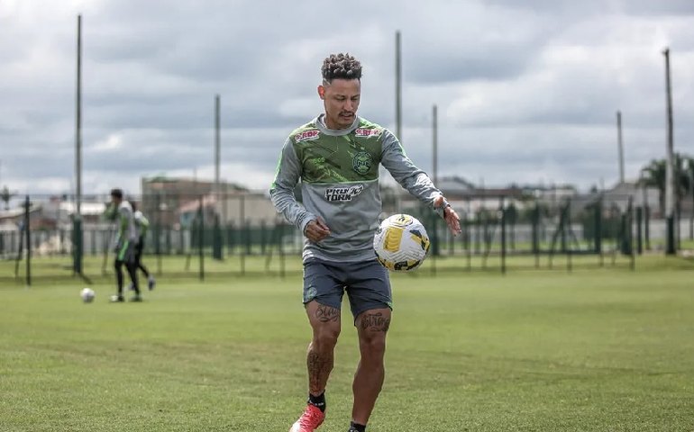 No aguardo do anúncio oficial, Neilton já treina com o elenco do Guarani
