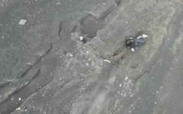 Brasileira que caiu em vulcão na Indonésia continua desaparecida