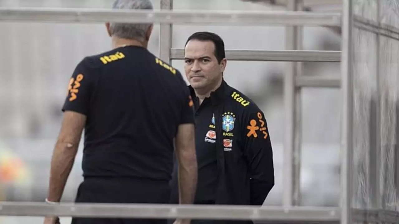 Presidente do Fortaleza protesta contra o VAR: ‘Inventaram um pênalti ridículo’