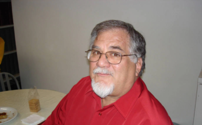 Morre aos 77 anos o repórter Mauro Mug