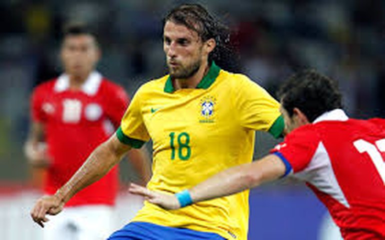 Em meio treino, Felipão tira Fred e escala Henrique