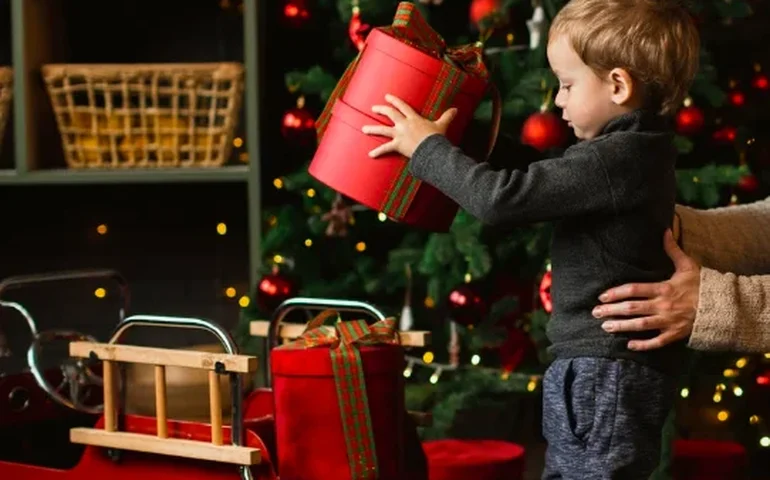 Natal movimenta o comércio e redobra a atenção com acidentes oculares entre crianças
