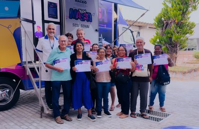 Pessoas idosas transformam vidas com o Tech Massa