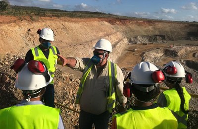 Moradores próximos à barragem da MVV visitam a Mina Serrote