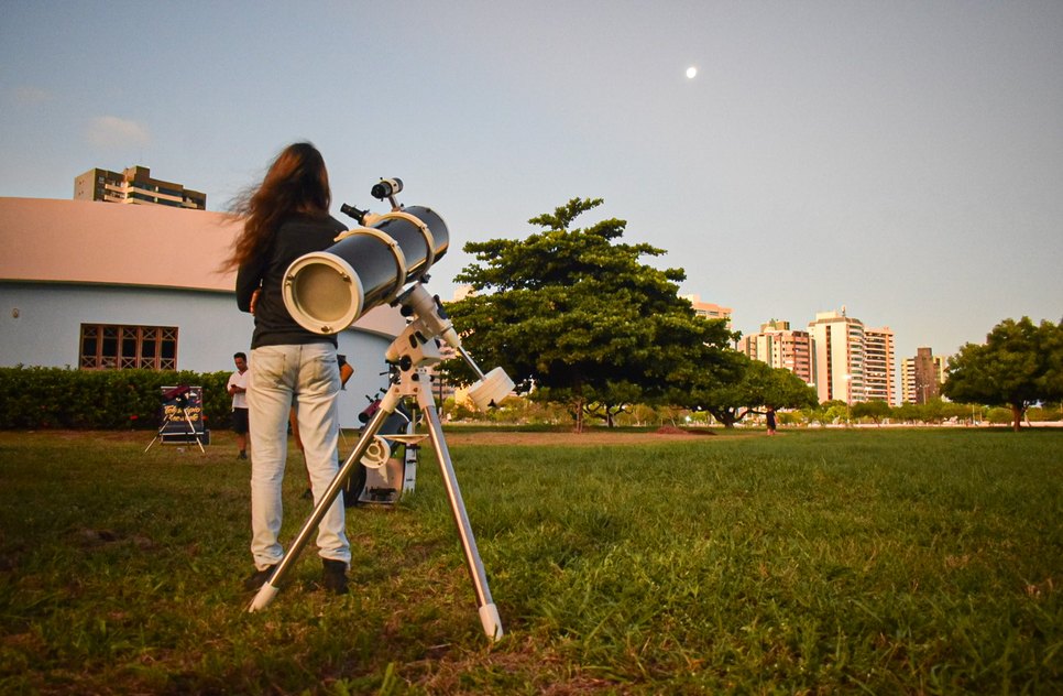 CCTECA disponibiliza telescópios para observação da lua e planetas em Aracaju neste sábado