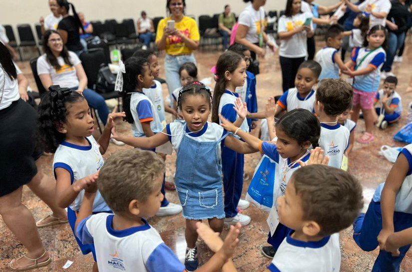 Espetáculo musical anima manhã de crianças da rede municipal na Bienal