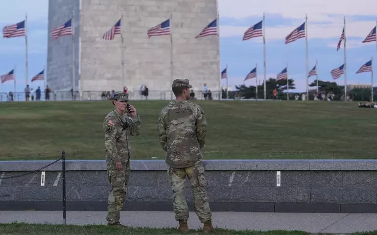1,3 mil agentes federais chegam a Washington a mando de Trump