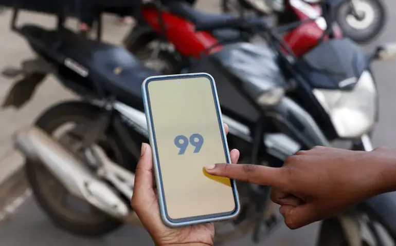 Uber e 99 Moto circulam em SP apesar de Justiça proibir serviço