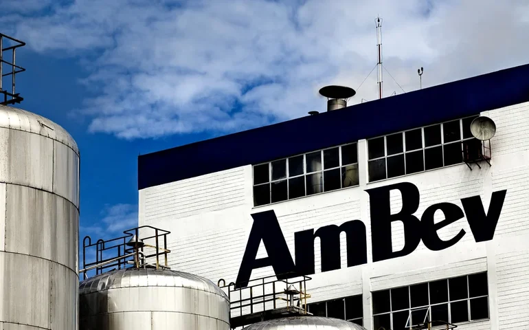 Lucro líquido da Ambev é de R$ 3,8 bilhões no 1º trimestre, estável ante um ano