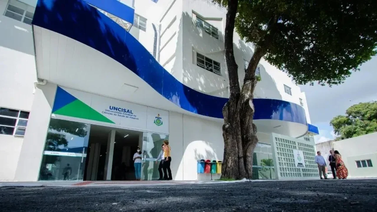 Ronaldo Medeiros destaca investimentos na Uncisal e anuncia curso de Medicina no Sertão