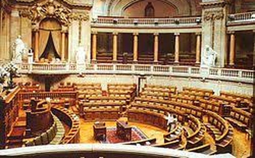 Parlamento de Portugal censura declaração xenofóbica de deputado ultradireitista