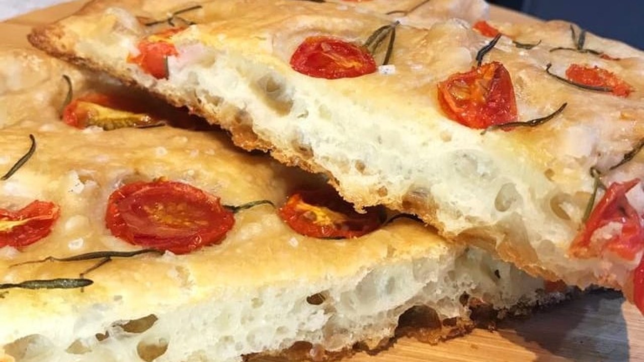 Chef ensina receita de focaccia de tomate e alecrim para o dia das mães