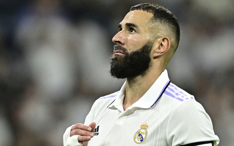 Benzema decide e Real Madrid despacha Liverpool nas oitavas da Liga dos Campeões