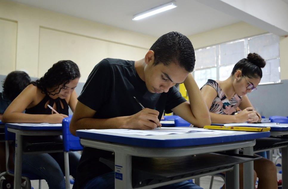 Alunos estudando foto Agência Sergipe de Notícias