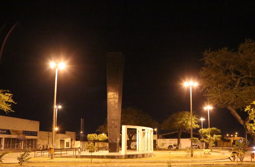 Iluminação PRAÇA DOS EXPEDICIONÁRIOS - Foto_Silvio Rocha (1).JPG