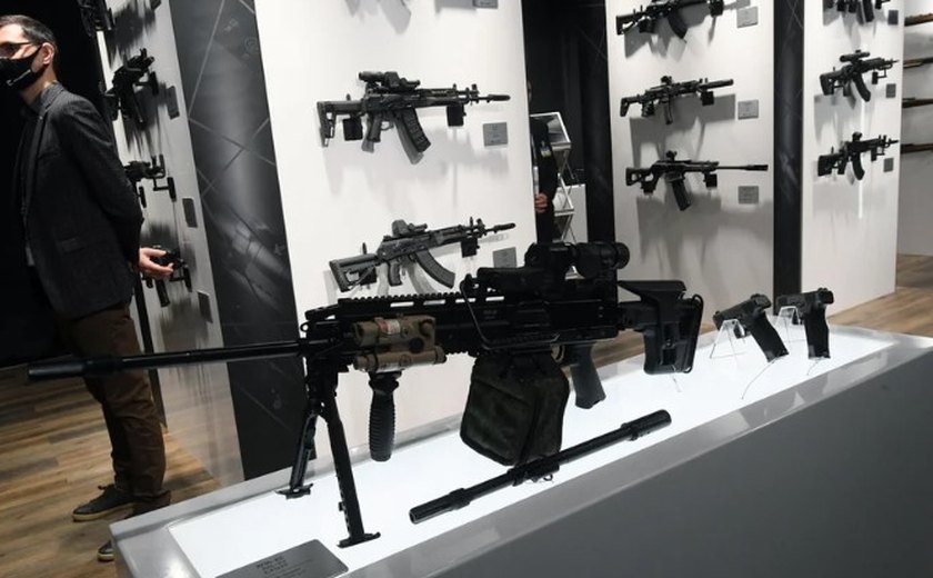 Futuro da segurança: Kalashnikov mostra nova metralhadora aos delegados estrangeiros em Moscou