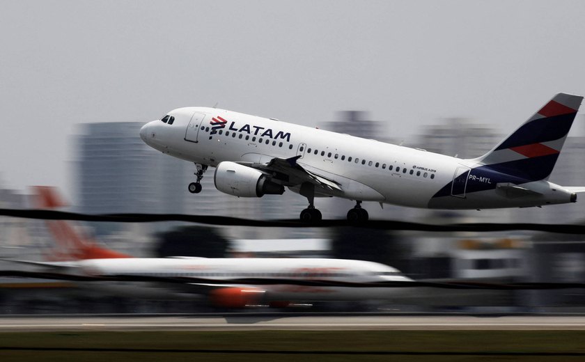 Aviões da Latam colidem durante manobra no pátio do aeroporto de Congonhas