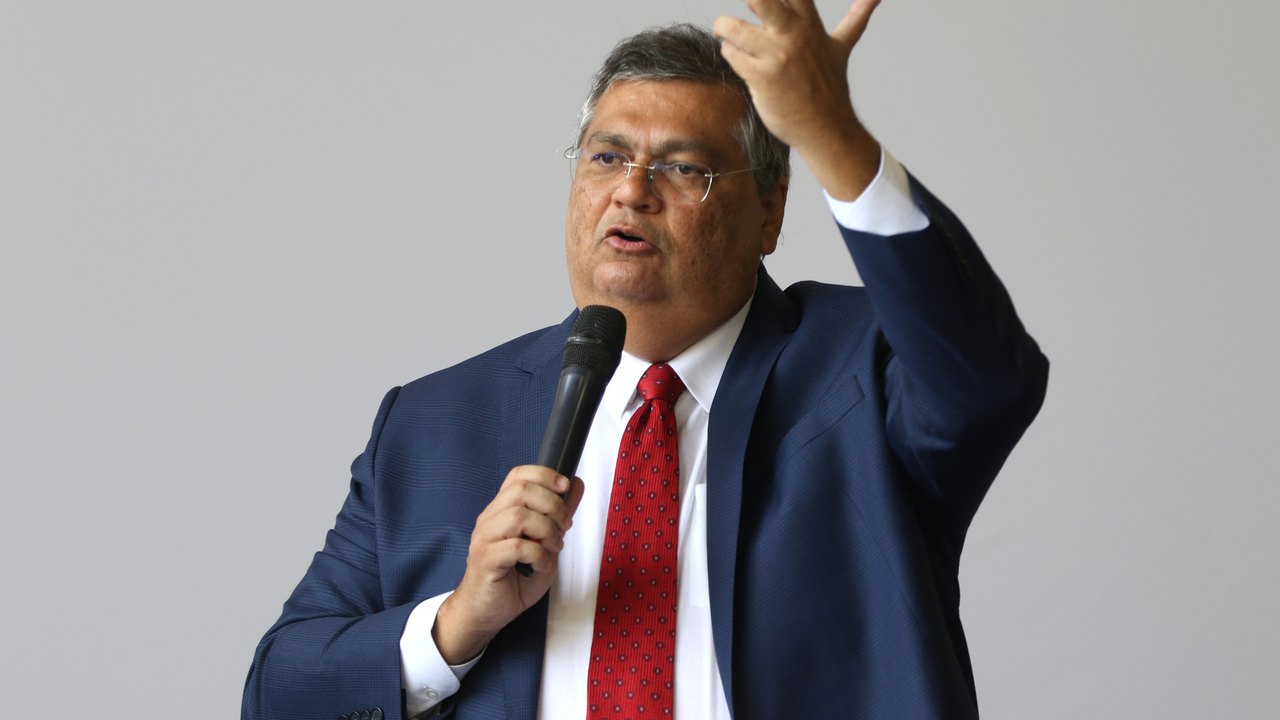 Dino bloqueia R$ 119 milhões de Valdemar por suspeitas em emendas