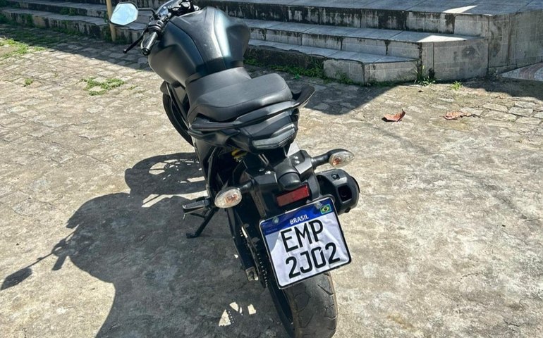 PM flagra moto com placa falsificada durante abordagem na Chã da Jaqueira