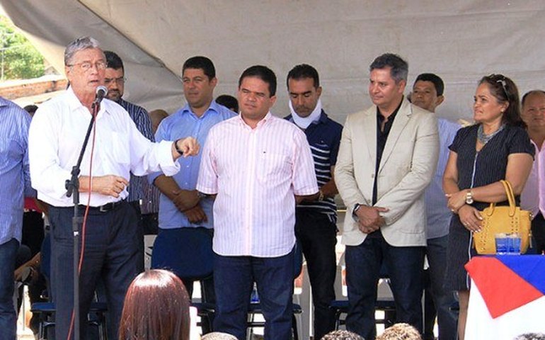 Governador assina ordens de serviços para construção de rodovias