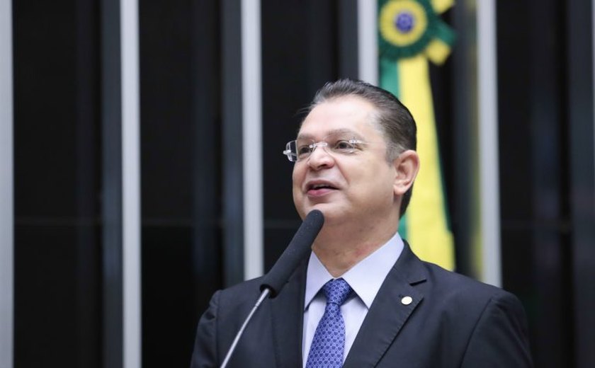 Autor do projeto sobre aborto propõe acompanhamento psicológico para menina estuprada que aborta
