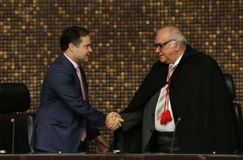 Renan Filho participa de posse do novo presidente do TRE-AL