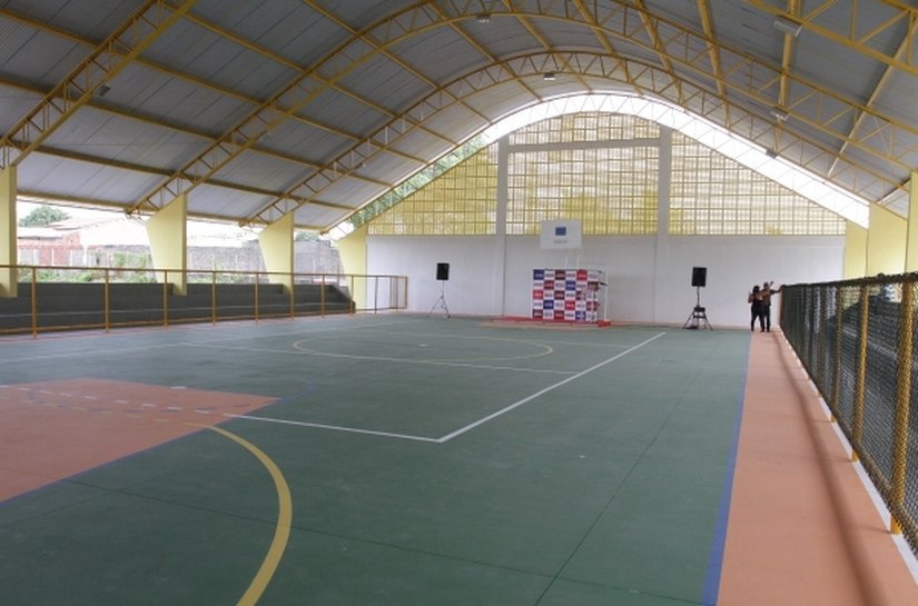 Luciano Barbosa anuncia construção de mais 30 ginásios poliesportivos