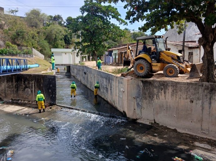 Autarquia de Limpeza Urbana intensifica trabalhos em Canal do Vale do Reginaldo