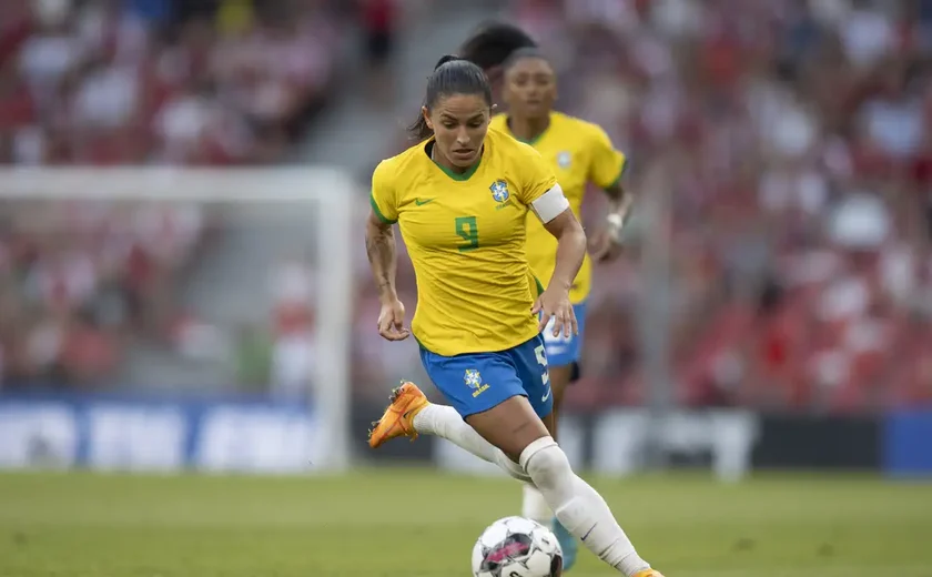 Debinha, Bruninha e Laís Estevam são convocadas para a seleção