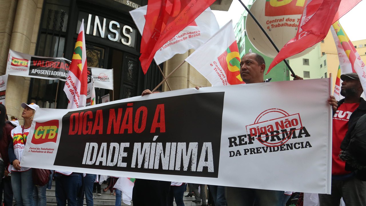 Cidades do Brasil têm atos contra reforma previdenciária