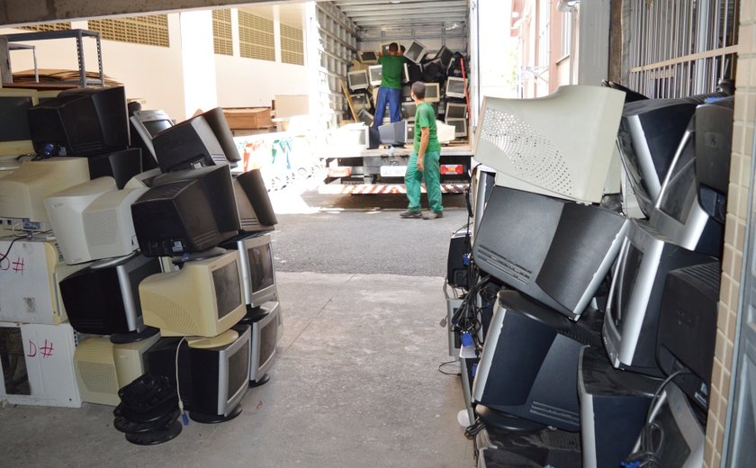 Justiça Federal em Alagoas doa equipamentos para reciclagem à COOPREL
