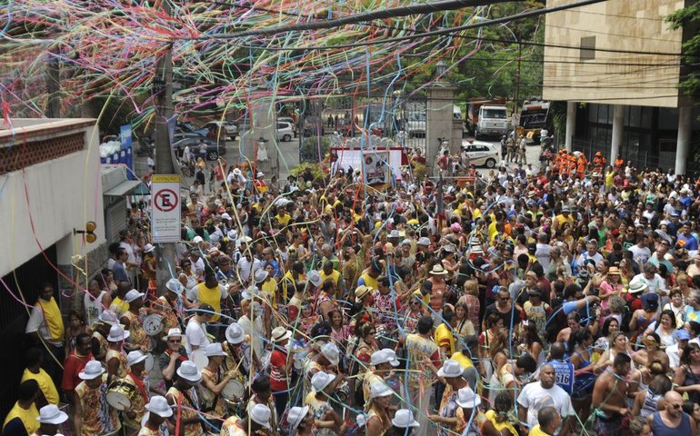 Mais de 40 blocos animam o pré-carnaval no Rio de Janeiro