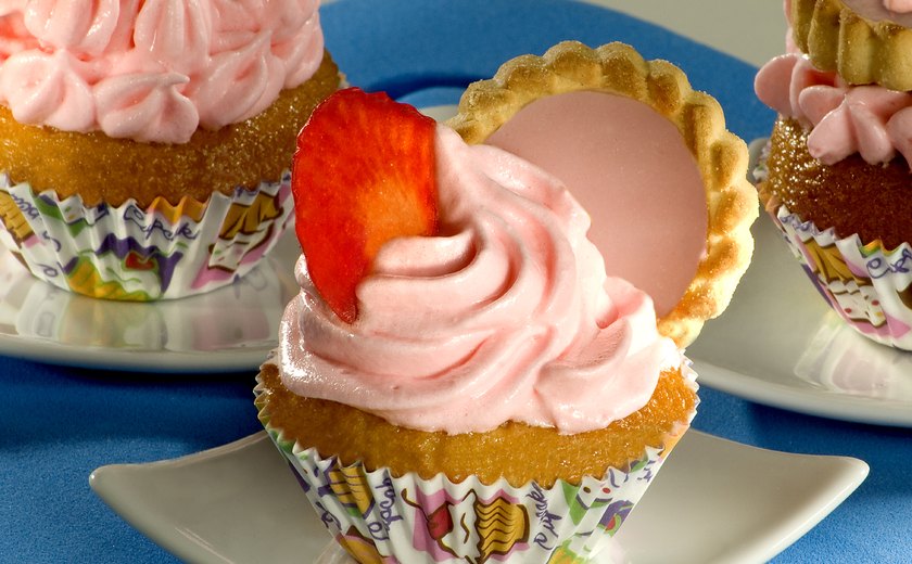 Veja como fazer Cupcake de Morango com Marshmallow e Gateau de Ricota com Tortinhas